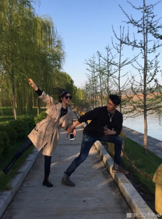 网友曝黄景瑜劈腿家暴 晒女方脸部受伤正面照