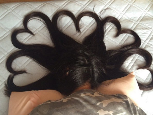 搞笑恶作剧 趁妹妹睡着后哥哥竟干这事