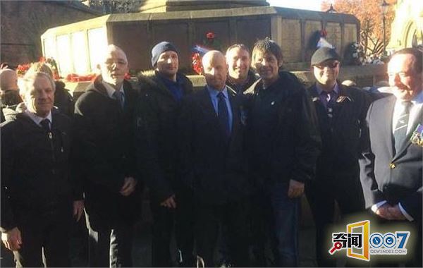 街头找人借个火，找到失散28年的弟弟