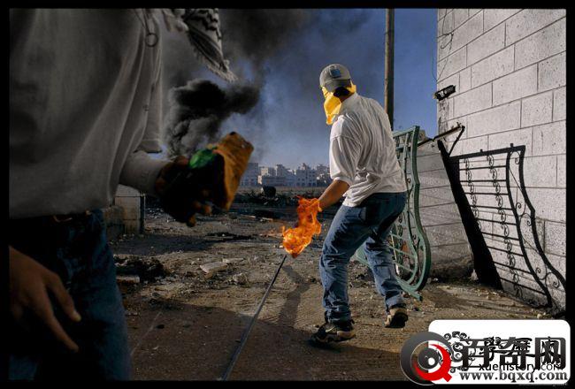 戳中泪点的14张超罕见战地实拍照