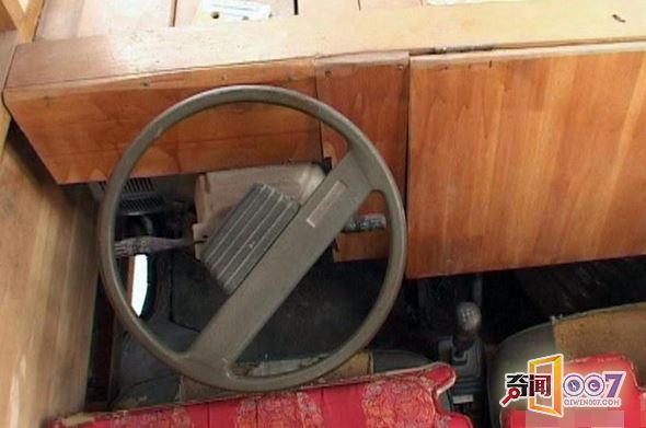 瓜农将农用车打造成“宫殿” 称其曾参加过故宫维修