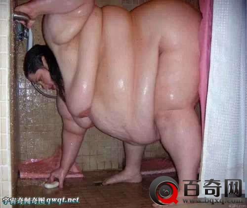 拥有世界之最的女人们-4个乳房四条腿(组图)