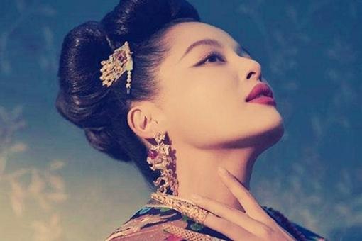 清代皇后妃嫔手指上为何要戴指甲套-是满族人的习惯吗-