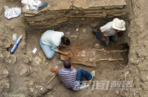 墨西哥考古学家发现用活人殉葬金字塔古墓