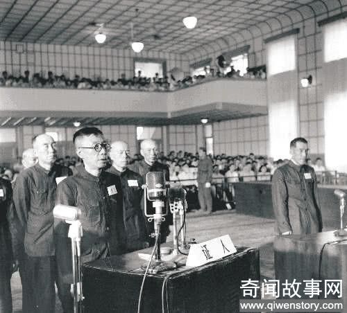 老人在故宫看到一画像，专家说：这是文物，老人大怒：那是我爹