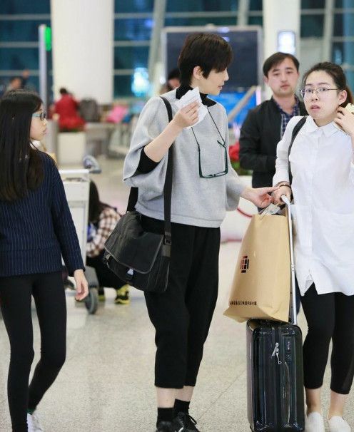 陈红嫁给陈凯歌亏大了？同是导演妻子，徐帆蒋雯丽比她美多了