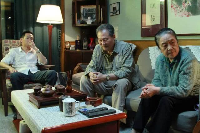 尘封五年终于上映！《狗十三》是一把刺痛中国家庭教育的匕首？