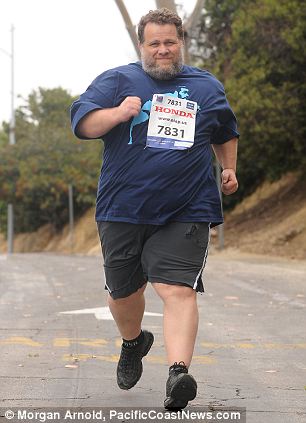 美相扑冠军破马拉松记录跑完瘦1.8公斤