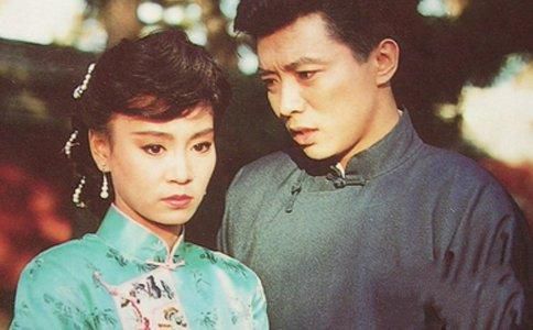 嫁给大13岁丑老公，婚后被宠人人都羡慕，今丈夫去世她伤心暴瘦