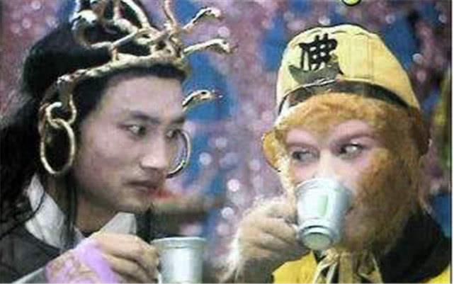 听到祭赛国夜明珠被盗，二郎神因何先吃一惊？又替万圣龙王说了情