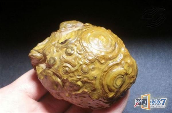 小伙发现丑陋无比的石头，却极为珍贵