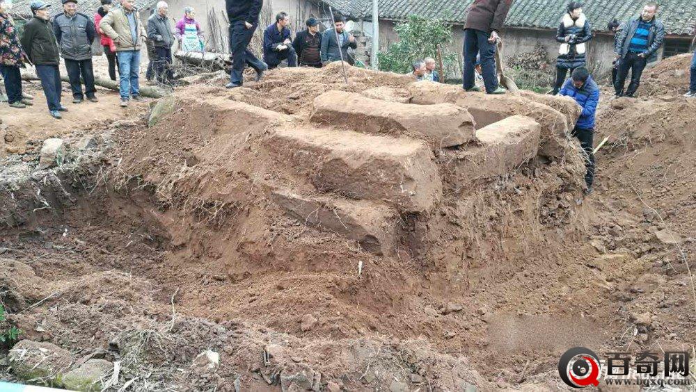 修房挖出南宋古墓 墓中石刻龙虎美女