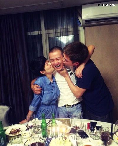 文章庆生 马伊琍献吻