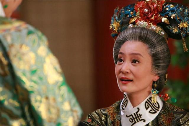 嫁给大13岁丑老公，婚后被宠人人都羡慕，今丈夫去世她伤心暴瘦