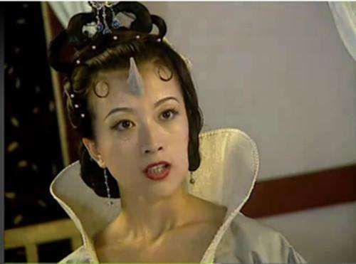 金巧巧称自己演农村人费劲儿,网友说巩俐章子怡可能不服气