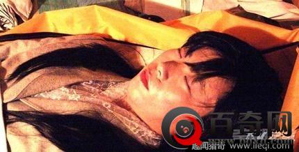 清皇陵中的三具女尸 专家当场吓傻