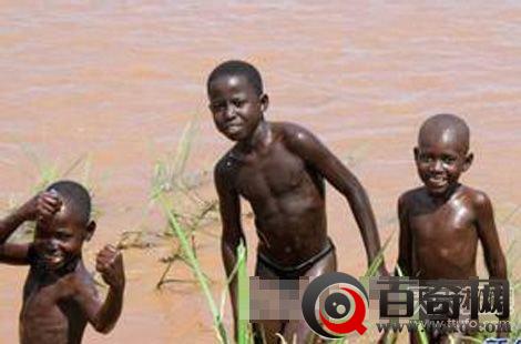 穿衣服不吉祥?乌干达让人不解的传统习俗