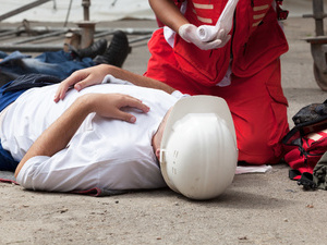 醉汉被轿车轧过只受轻伤 医生称是奇迹(图)