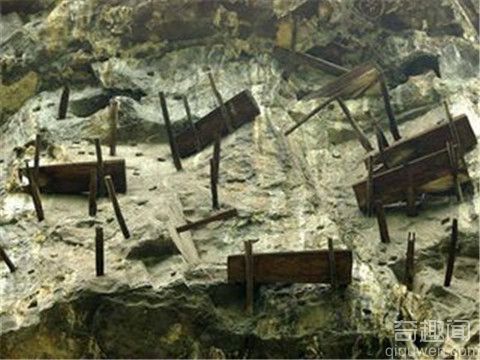 三峡悬棺的千古之谜，悬棺是怎么上悬崖的？