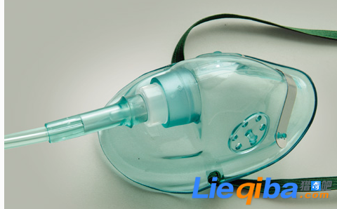 少年一睡觉呼吸就会停止 只能靠输氧维持生命_0