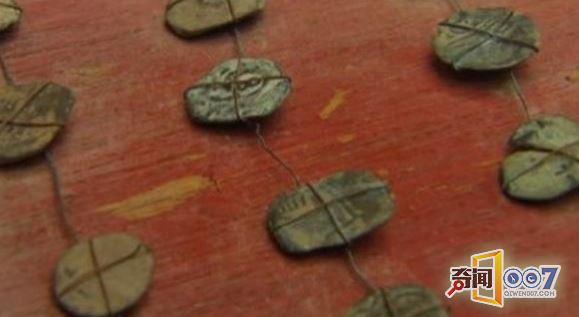 整理旧物搜出“古木盒”，翻开后顿时打冷颤