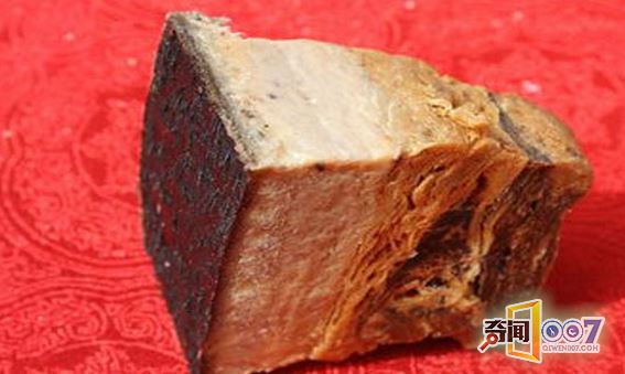 猪说下辈子不再当猪，勒死缝合，悬挂房梁数十年成珍品