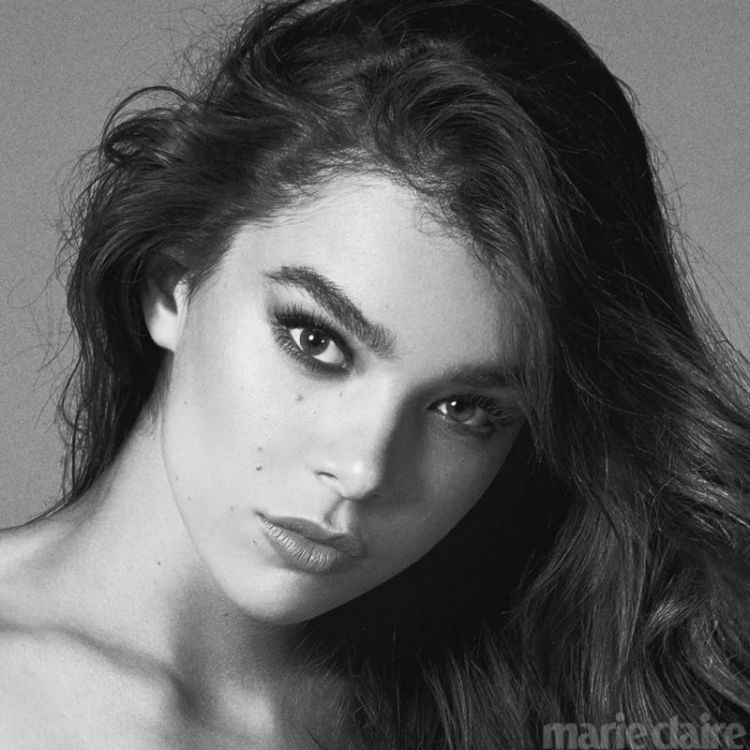 海莉·斯坦菲尔德：被“大黄蜂”宠爱的酷女孩