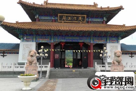 石狮子的作用：为什么古人豪宅前总放两尊石狮子？