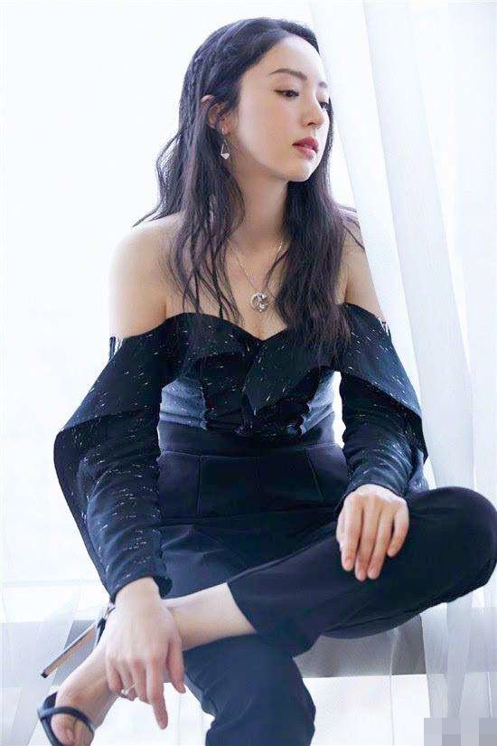 董璇卖二手上千件，“苦情贤妻”人设引众议：难道亏空还没填平？