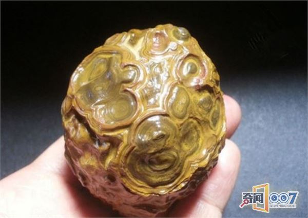 小伙发现丑陋无比的石头，却极为珍贵