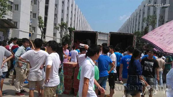 江西师大给学生免费发月饼 引网友围观