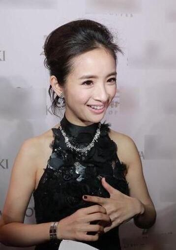 30+的赵丽颖怎么老成这样，女明星都在拼命留住的少女感渐渐消失了