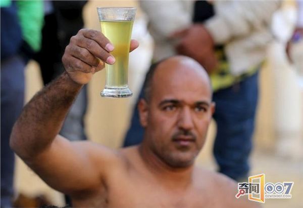 吃钉子碎大石 埃及“法老王”原来是武林高手