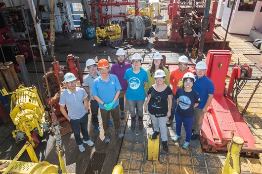 科学家首获南海“出生地”玄武岩样品
