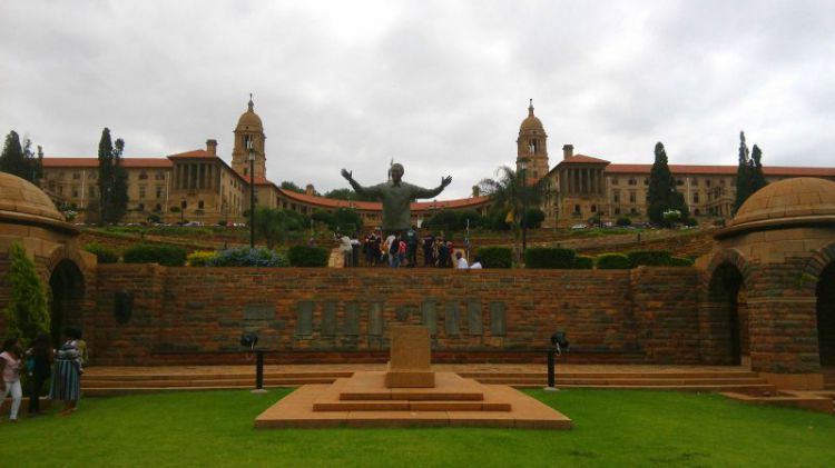 悬殊巨大的多首都国家，有三首都却日益没落，此国四首都反倒繁荣