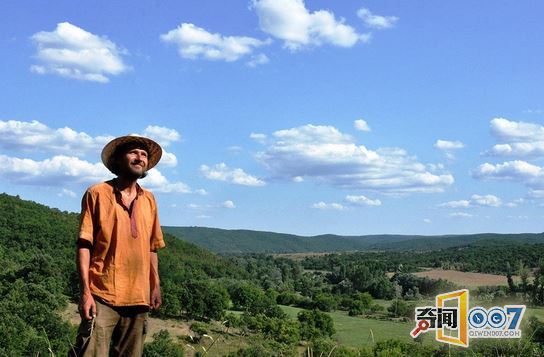 这个村庄本只有3人 他们组团来此隐居