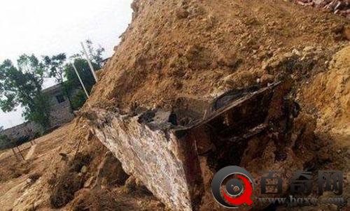 村民挖到400年古墓 打开后彻底疯狂