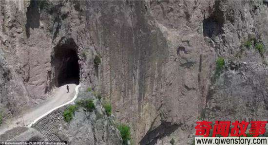 挂壁公路火了 是中国筑路史上的奇迹