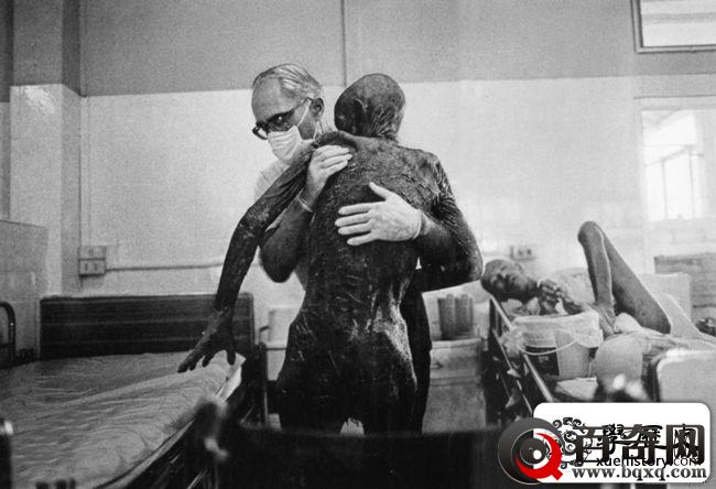 戳中泪点的14张超罕见战地实拍照