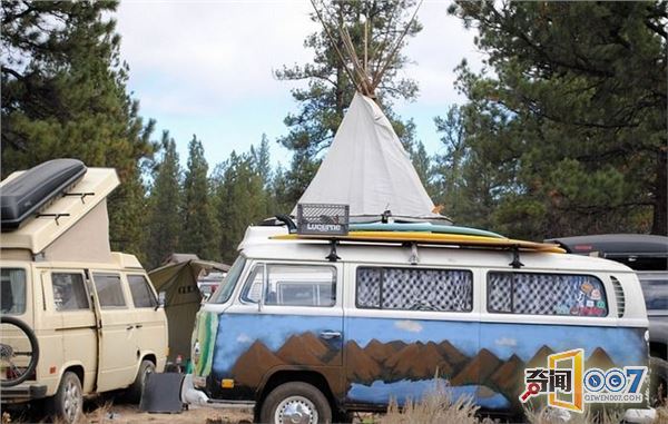 在路上！揭秘美国梦背后的房车族生活