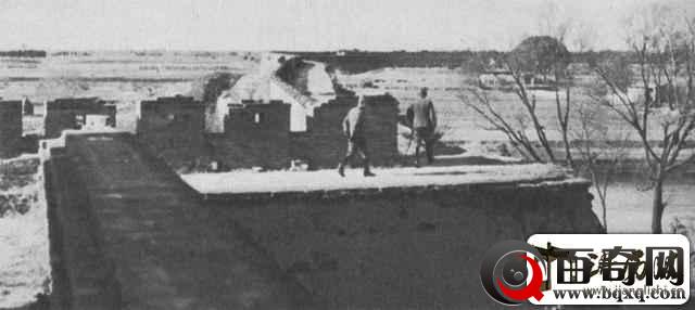日寇铁蹄下的中国，高山上设岗楼把山下过往群众当靶子打