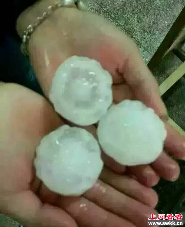 江苏冰雹大如鸡蛋 砸到人还得了！ 图_0