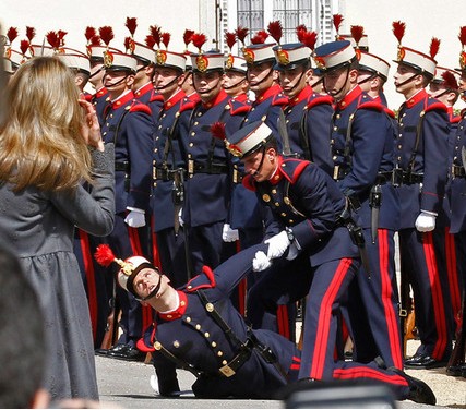 盘点：全球最尴尬的晕倒事件