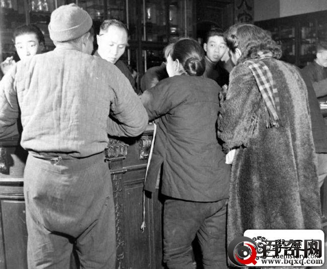 “一斗米2千万元”，17张老照片披露1947年通货膨胀的窘境