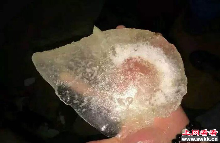 江苏冰雹大如鸡蛋 砸到人还得了！ 图_0