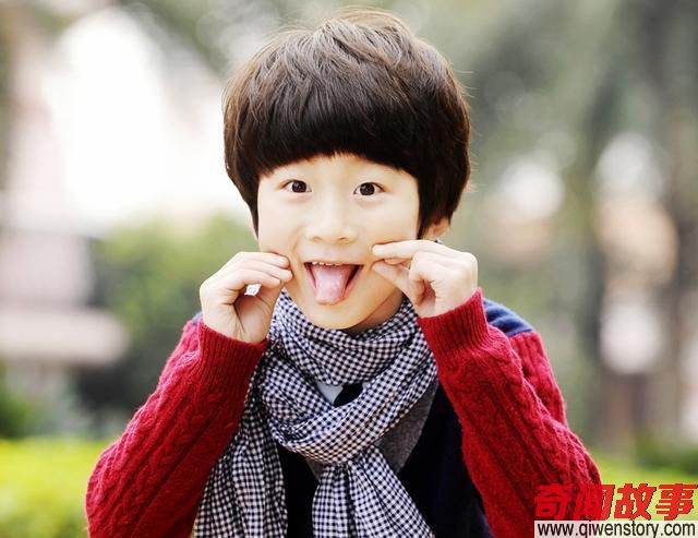 张亮晒与女儿合影，担心女儿太丑，嫁不出去