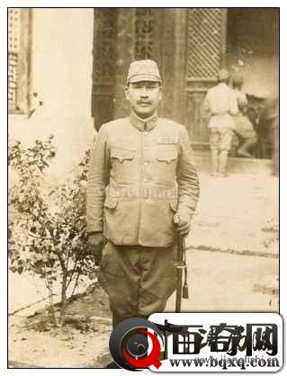 日军入侵寺院道貌岸然合影旧照