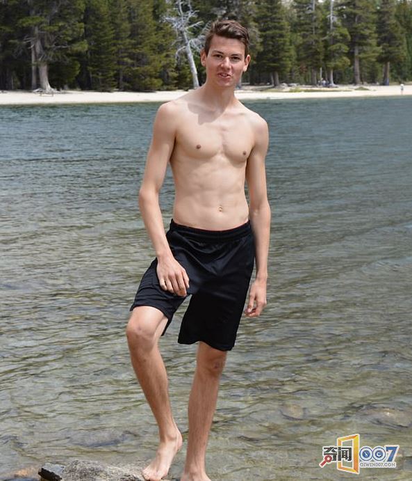 瘦弱小伙吃素三年 竟练成一身肌肉变男神