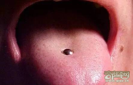 全球最可怕的仪式：刺穿活人的太阳舞节！