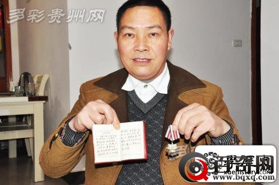 他死也要护着红旗不倒 喜的是这位英雄活过来了 现在做保安队长